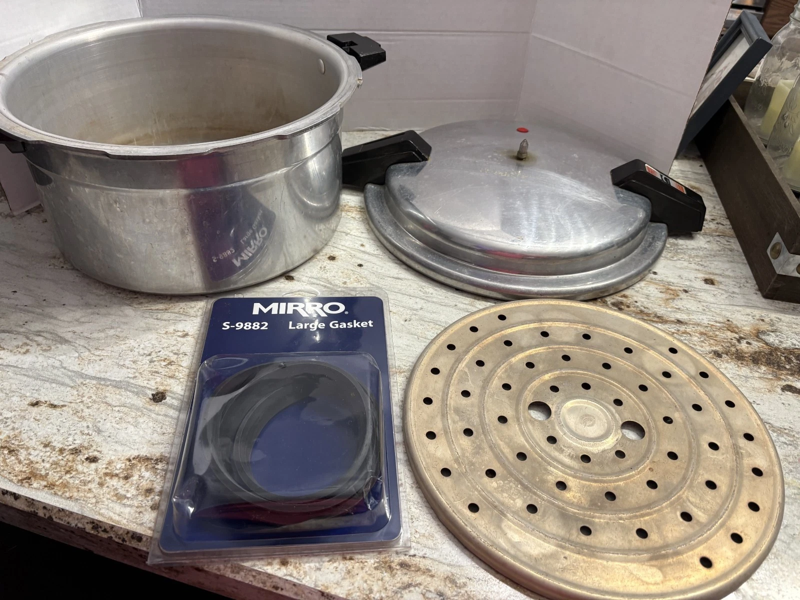 Mirro 12 QT Pressure Cooker Canner M-0512-11 with Trivet, Jigger & new gasket