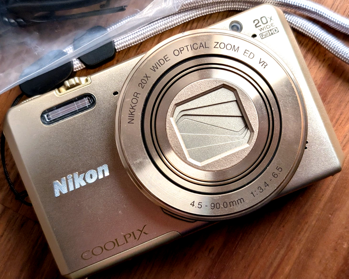 Excellent Nikon COOLPIX S7000 16.0MP 20x Compact Digital Camera
