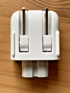 2 x Apple Adapter/Plug for MacBooks, Nth America & Japan, 125V 2.5A, Mint Cond
