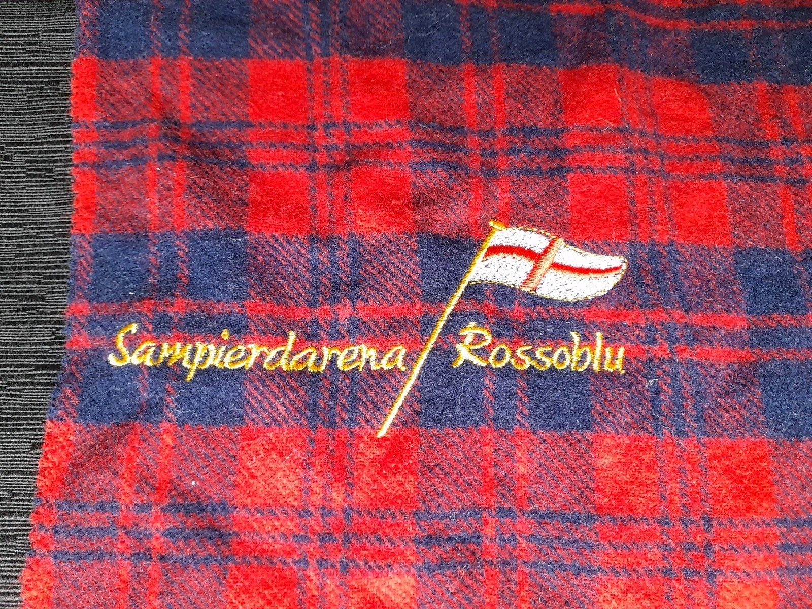SCIARPA VINTAGE ULTRAS GENOA SAMPIERDARENA ROSSOBLU'. MOD. TARTAN. OTTIMI RICAMI