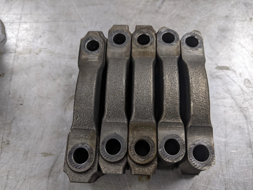 Engine Block Main Caps From 2013 Volkswagen CC 2.0 - Image 2 of 4