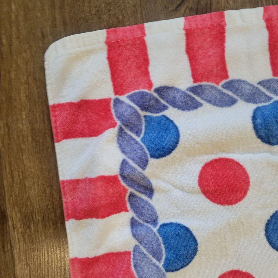 Toalha de praia SS Brighton 35" x 62" vermelha, branca e azul impressão âncora náutica - Imagem 4 de 4