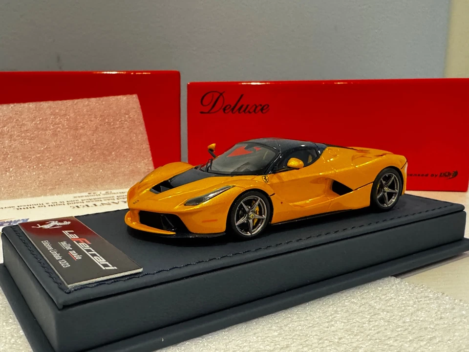 1/43 BBR Calsito Ferrari LaFerrari Giallo Tristrato/Techo de carbono azul Foto 3 de 4
