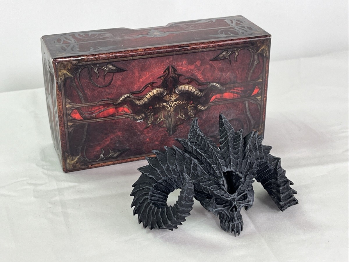 Diablo 3 III Collector's Edition USB Drive Skull Holder Blizzard