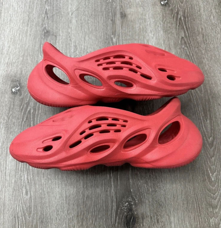 Taglia 11 Adidas Yeezy Foam Runner "Vermillion" **US SENZA SCATOLA