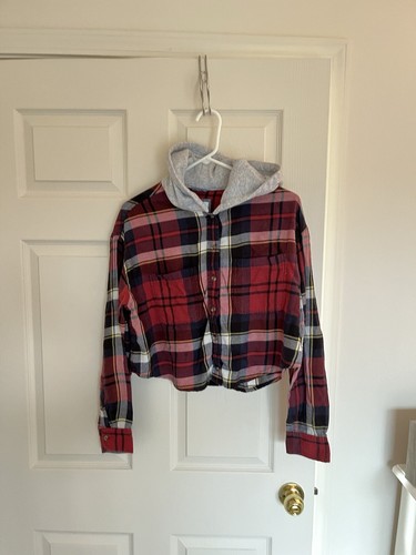 American Eagle Women’s Cropped Hooded Red Plaid Flannel - Picture 2 of 5