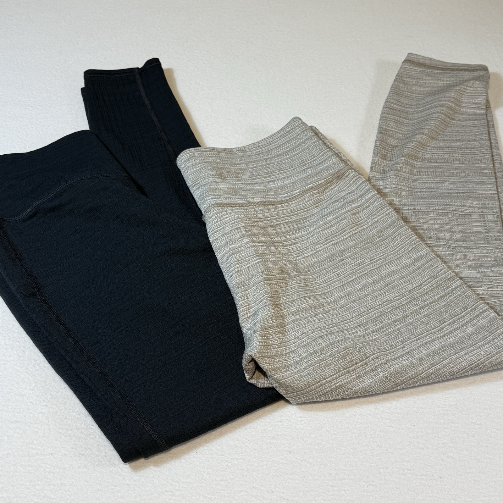 Athleta 2-Pack Medium High Rise Leggings in Black & Beige Ripple Jacquard