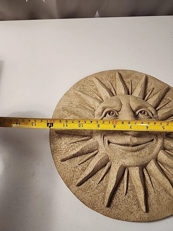 Colecionável de concreto para casa e quintal A Smiley Sun por George Carruth assinado  - Imagem 3 de 4