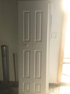 Used White Wood Bi Fold 2 Panel Closet Door Set 80 X 24 1 2 Ebay