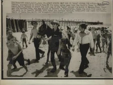 1974 Press Photo DAve Kunst Walk around the world - RSG56083