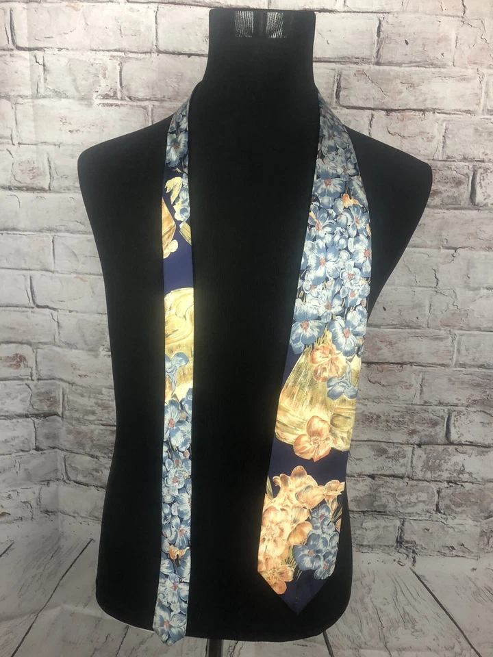 Corbata floral de seda Benetton para hombre Italia azul amarillo beige blanco verde usada en excelente estado Foto 2 de 4