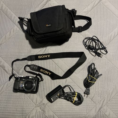 Sony Cyber Shot DSC-V3 7.2MP Digital Camera With Stuff