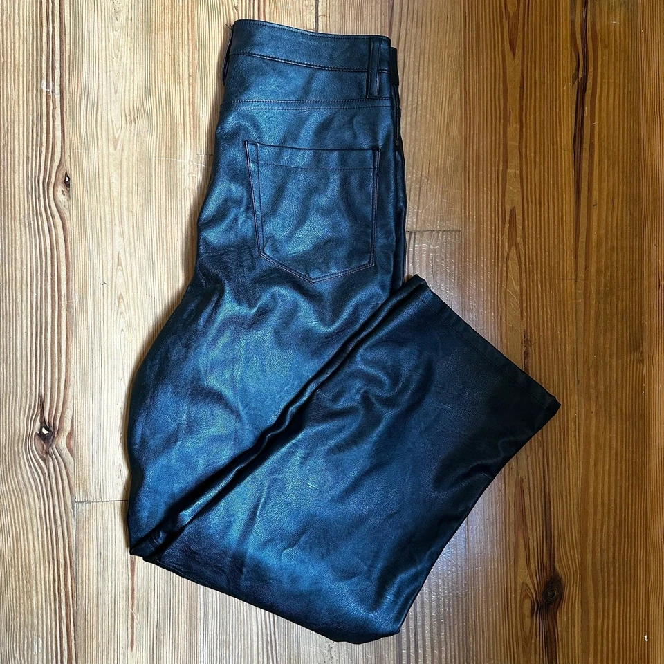 Calça reta em branco NYC The Baxter preta couro sintético caixa torácica TAMANHO 27 - Imagem 4 de 4