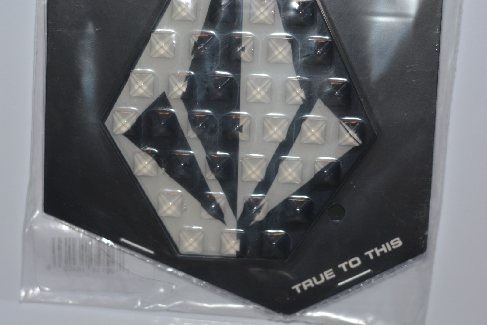 NEW VOLCOM Stone Stomp Pad for Snowboard (Black & White)