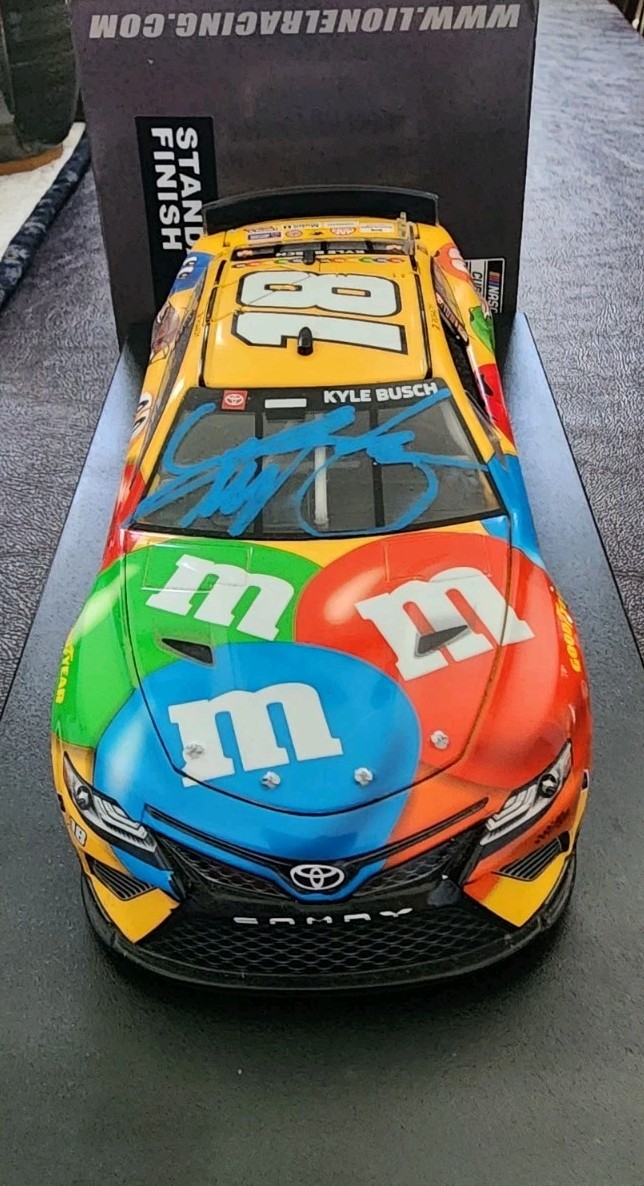 2022 KYLE BUSCH #18 AUTOGRAPHED M&M 1/24TH NASCAR DIECAST | eBay