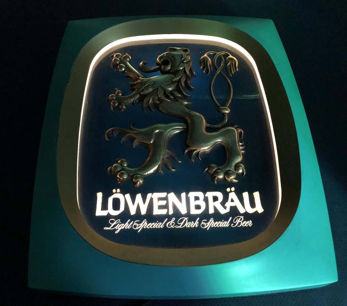 Lowenbrau Beer Light Sign 18'' lion vintage 1978 blue gold wall