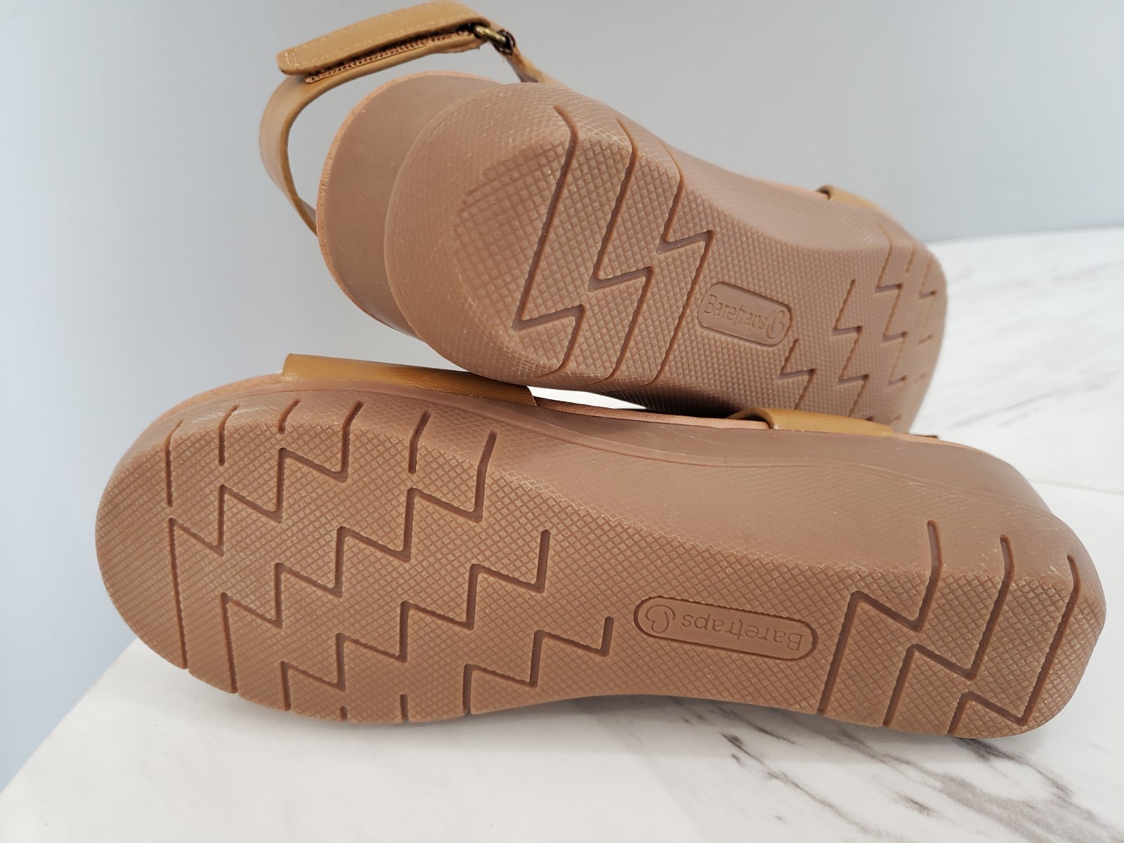 SCUFF MARK ON STRAP! - BARETRAPS Caley BROWN Strappy Sandals Size 8