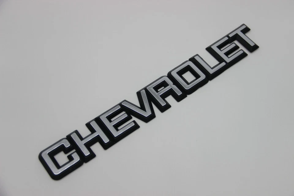 1981 - 1987 年雪佛兰皮卡车和西装外套尾门装饰面板徽章 — 第 3/4 张图片