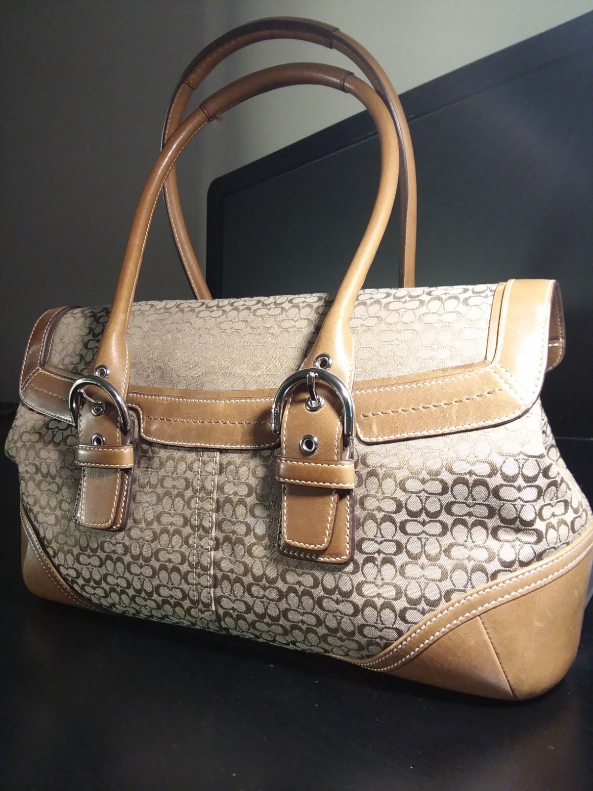 Genuine Coach Signature 7080 Flap Handbag in Khaki-image