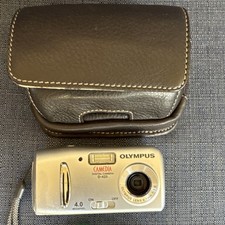Olympus CAMEDIA D-425 Silver Compact Digital Camera 4MP 3x Zoom w/ Case USB