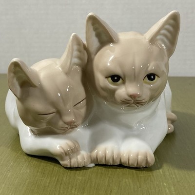 Vintage Seymour Mann Cat Figurine Burmese Siamese Cuddling Cats Porcelain
