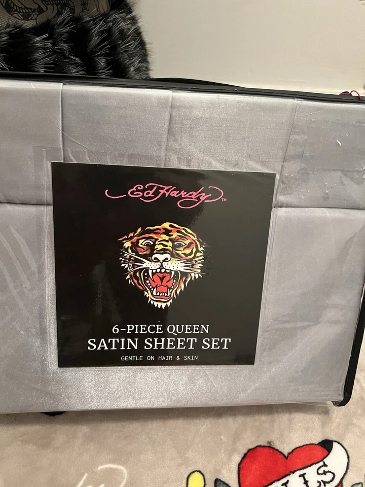 Edredón de piel sintética Ed Hardy Queen negro blanco con juego de sábanas de satén Queen de 6 piezas gris Foto 3 de 4