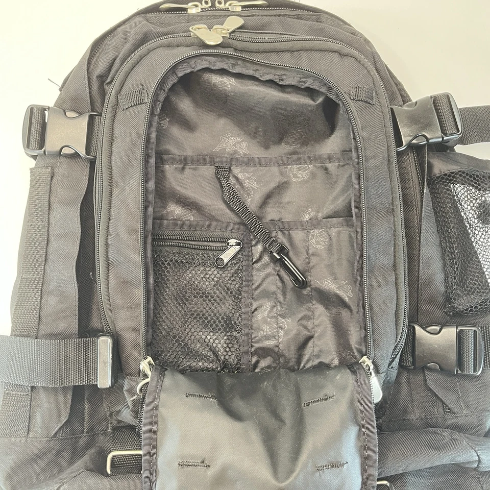 Mochila táctica negra con estampado de marines expandible maletero Mercury Luggage Seward Foto 4 de 4