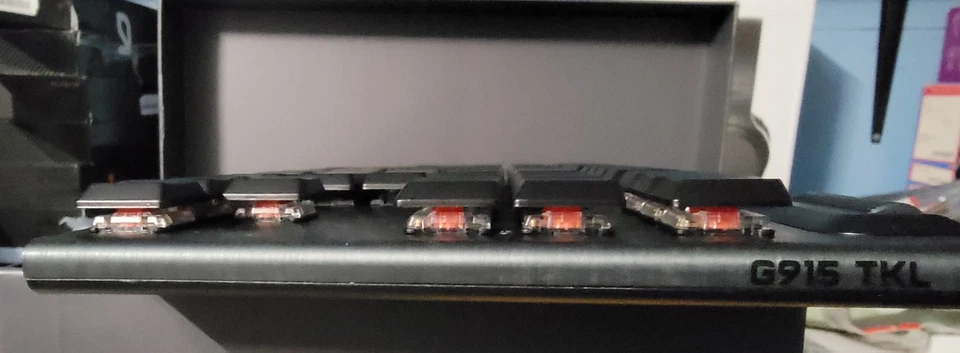 Teclado inalámbrico Logitech G915 TKL lineal (920009512) Foto 4 de 4