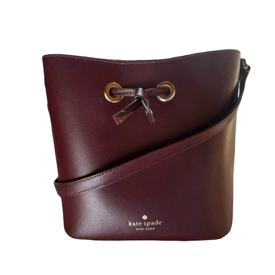 🍒Bolso cubo de cuero Kate Spade New York Sadie en excelente estado, ¡EXCELENTE ESTADO!🍒 Foto 4 de 4