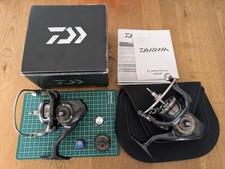 DAIWA 16 Catalina 4500H avec boite et étui en néoprène Moulinet de pêche Lot ...
