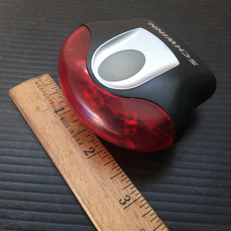 Reflector de seguridad trasero de luz trasera para bicicleta Schwinn 522H rojo y negro 2,5" L x 2" W Foto 3 de 3