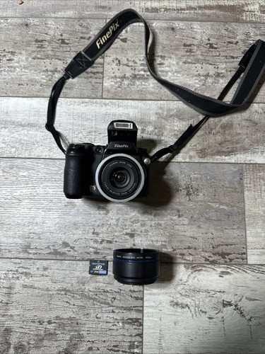 Appareil Photo Fujifilm FinePix S5500 4MP 10x Zoom Optique + Adaptateur - Pour Pièces/ne Fonctionne Pas