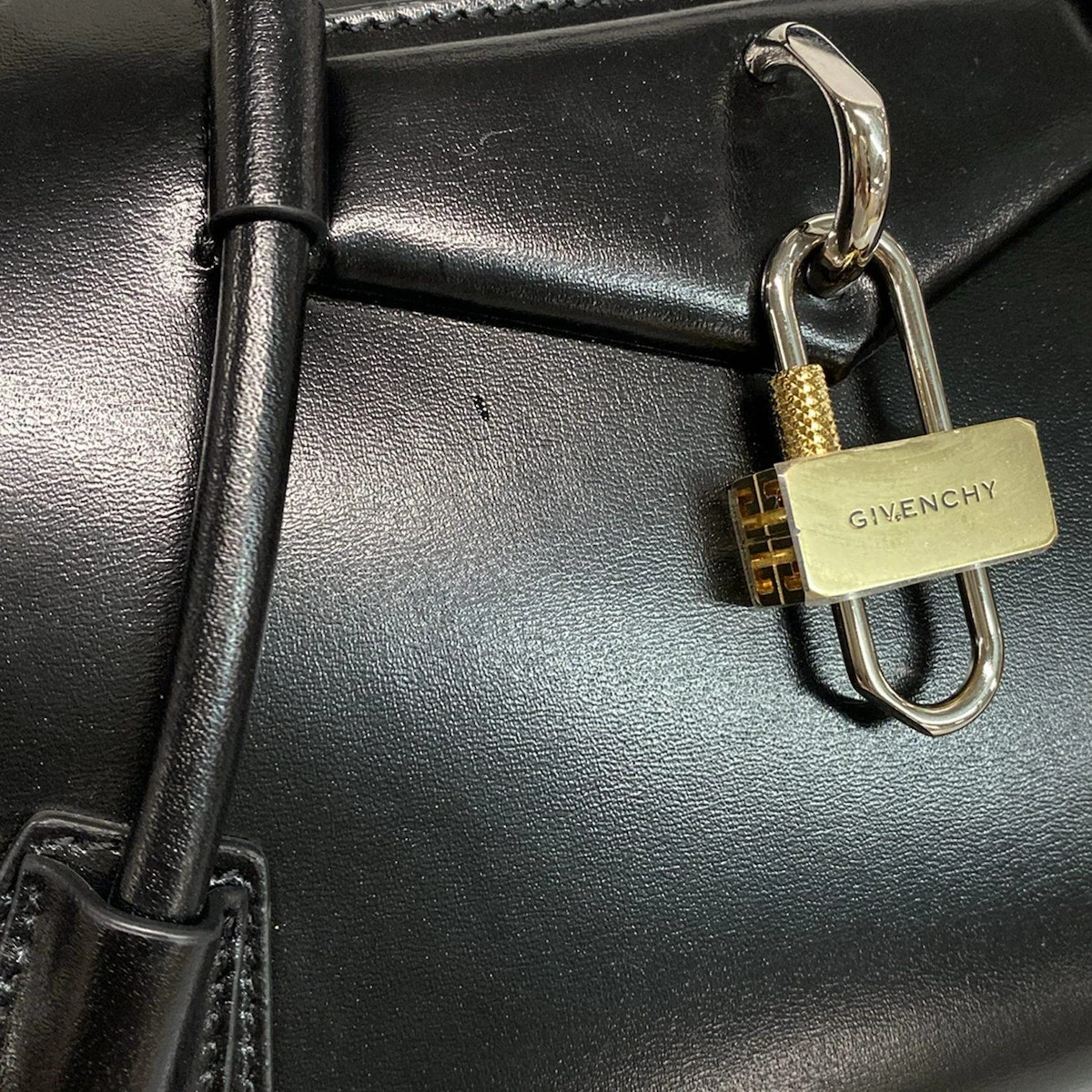 GIVENCHY Antigona Stretch - Black Calf Skin Handbag thumbnail 12