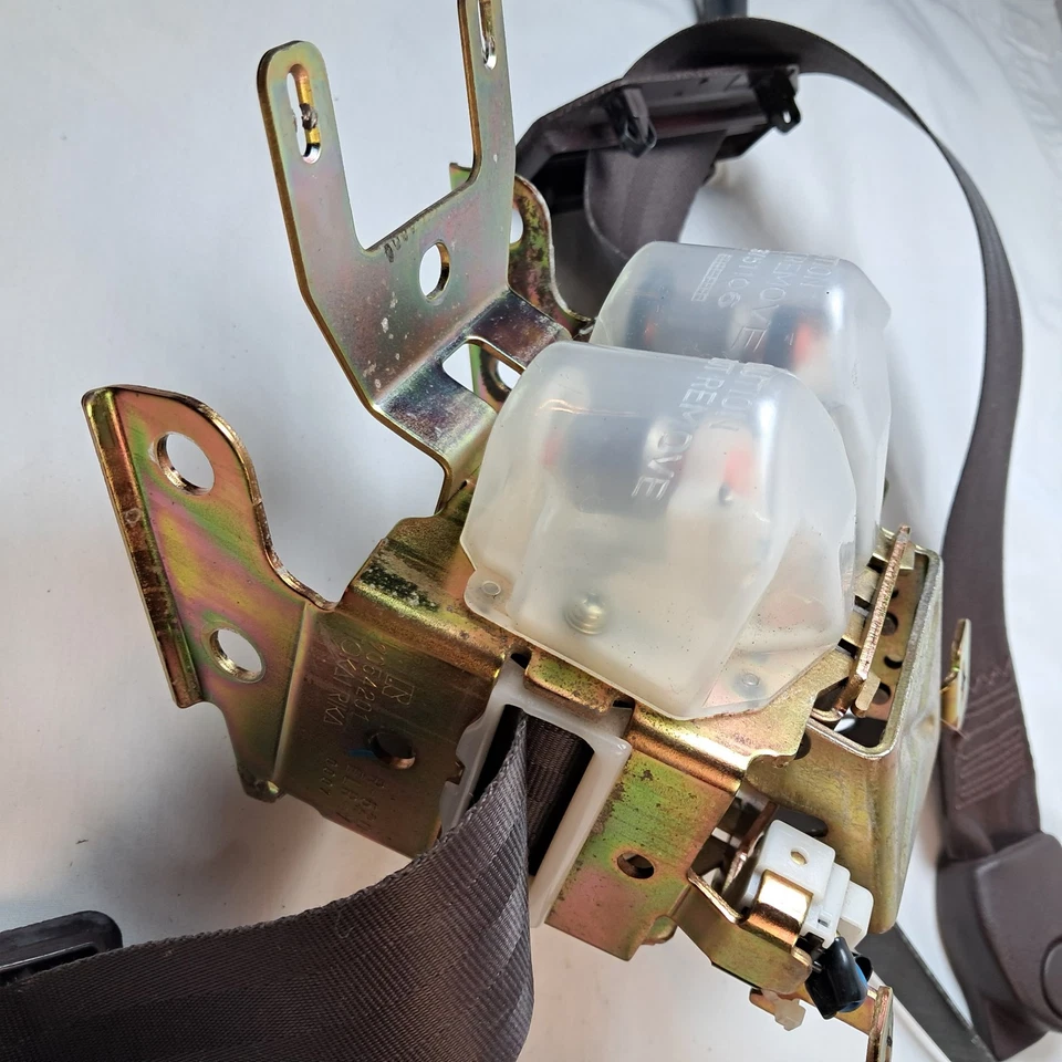 Conjunto retractor cinturón seguridad delantero izquierdo + derecho Toyota Camry 1987-1988 granate Foto 2 de 4