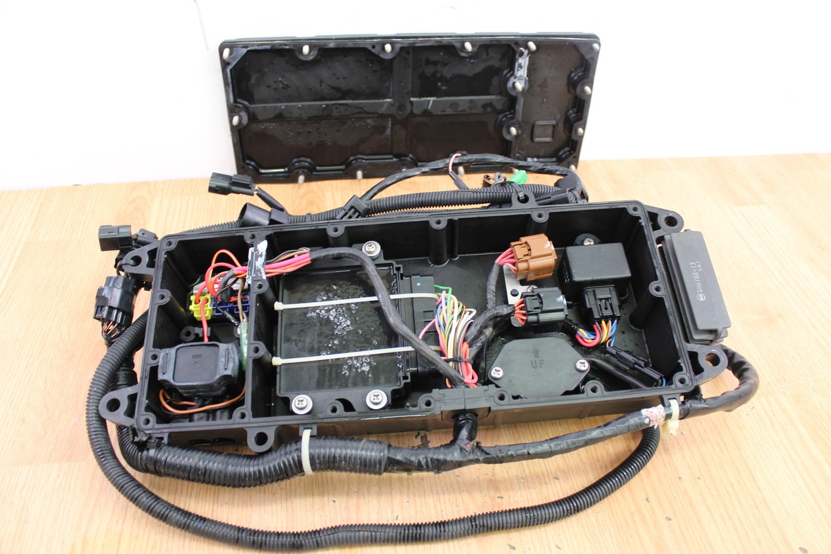 水上オートバイ用 YAMAHA FX140'03 OEM section (ELECTRICAL-1) parts Used [Y6189-06] 2003 YAMAHA WAVERUNNER FX CRUISER FX140 Electrical Box