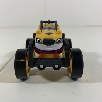 Blaze & the Monster Machines Flip & Race Stripes Transforming truck