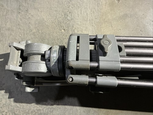 Libec T72 Aluminum Tripod And H38 Fluid Head with SP-1 Ground Spreader - Picture 3 of 9