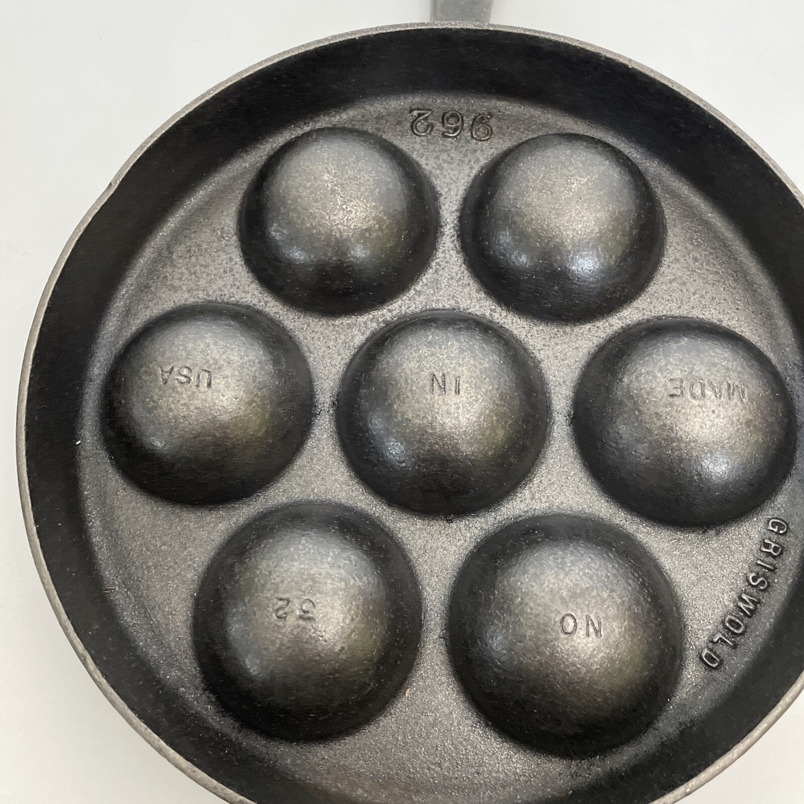 VINTAGE GRISWOLD 962 NO. 32 CAST IRON AEBLESKIVER EGG POACHER PAN