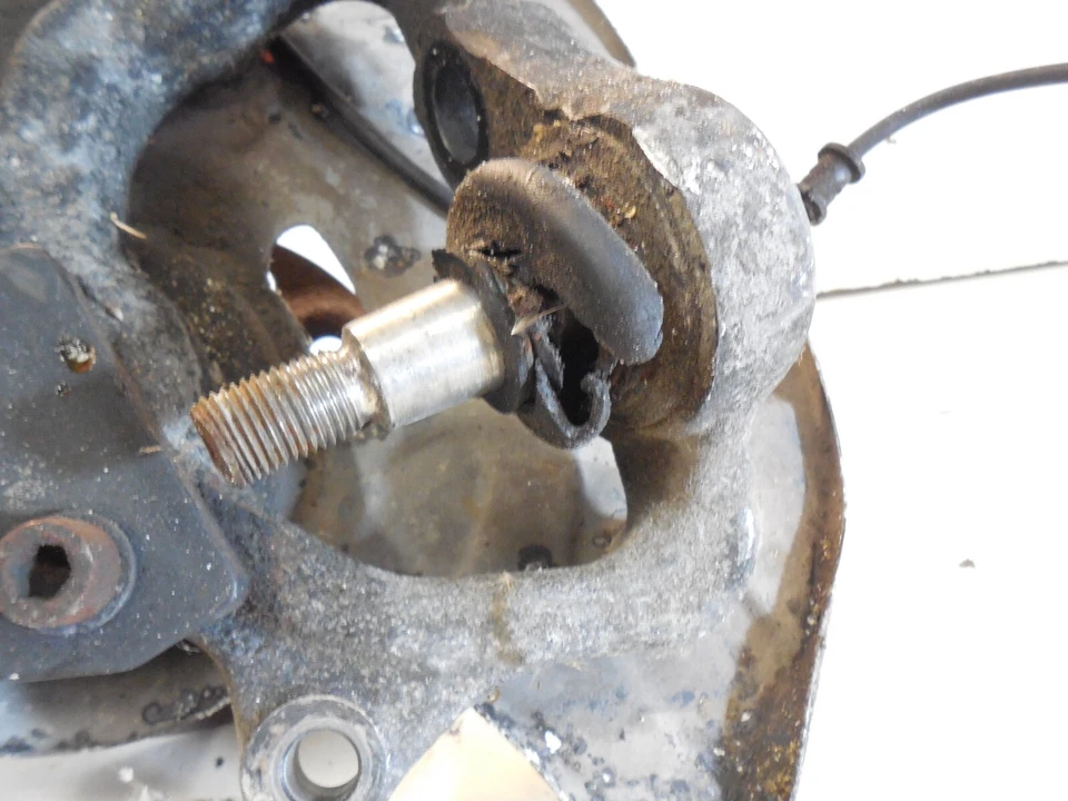 03-11 Mercedes R230 SL500 SL600 Front Left Driver Spindle Knuckle Hub Bearing - Image 4 of 4