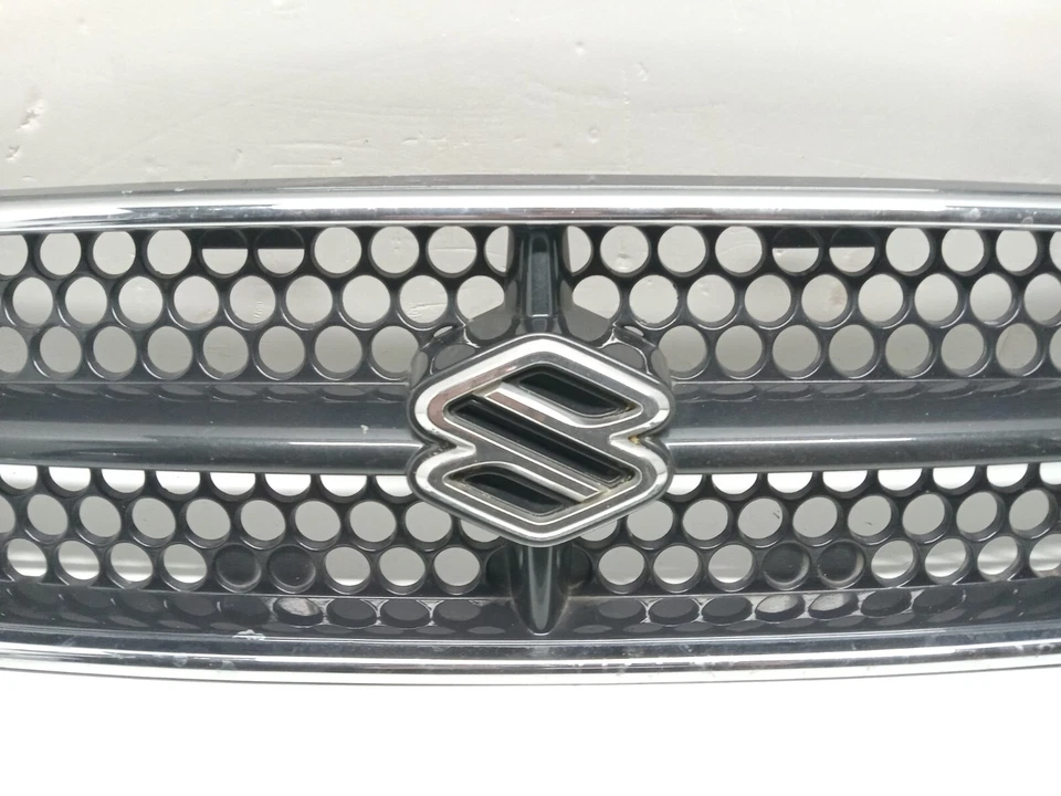 Suzuki Esteem 1999-2000 parrilla delantera cromada OEM, 104-58854 Foto 3 de 4