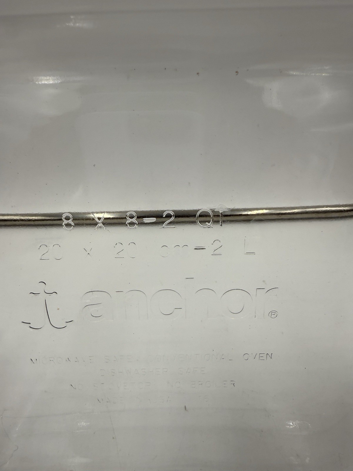 Anchor Square Cake Dish with TrueFit Lid, 8-Inch, Cherry 2 Qt Used