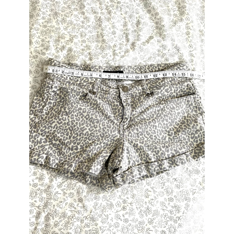 Pantalones cortos de mezclilla con estampado de leopardo Forever 21 talla 29 Foto 2 de 4