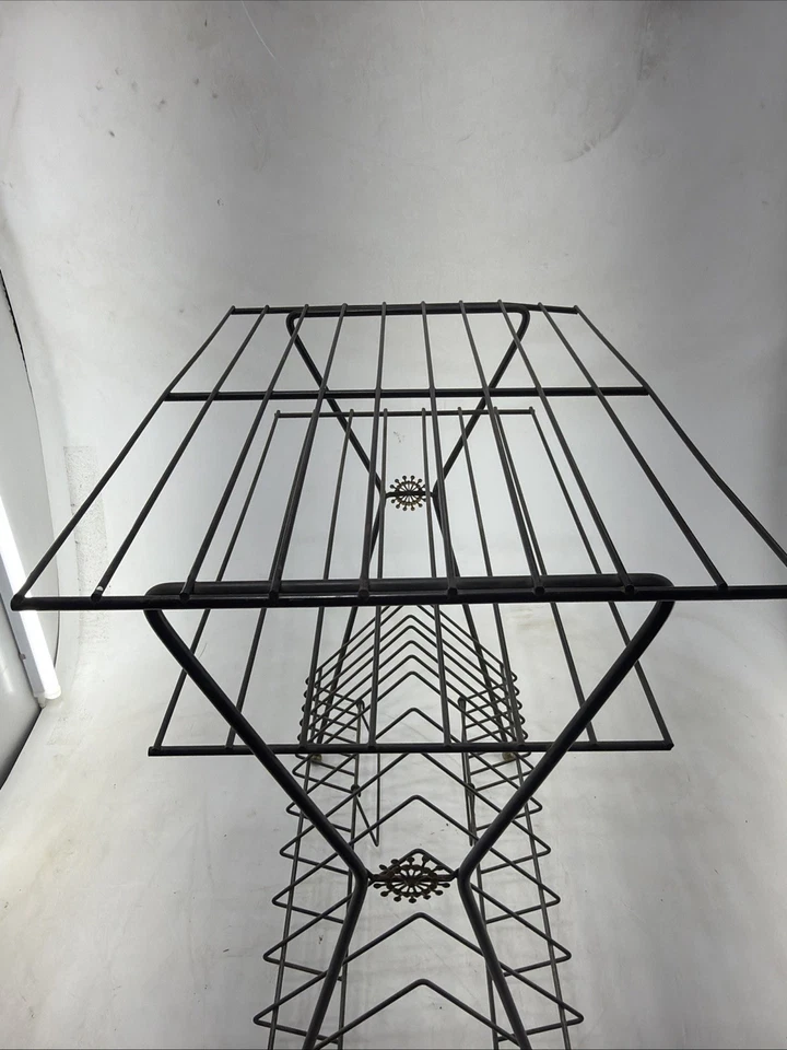 Mesa de estante para discos de cargador de alambre de metal negro moderna MCM Mid Century de colección Foto 4 de 4