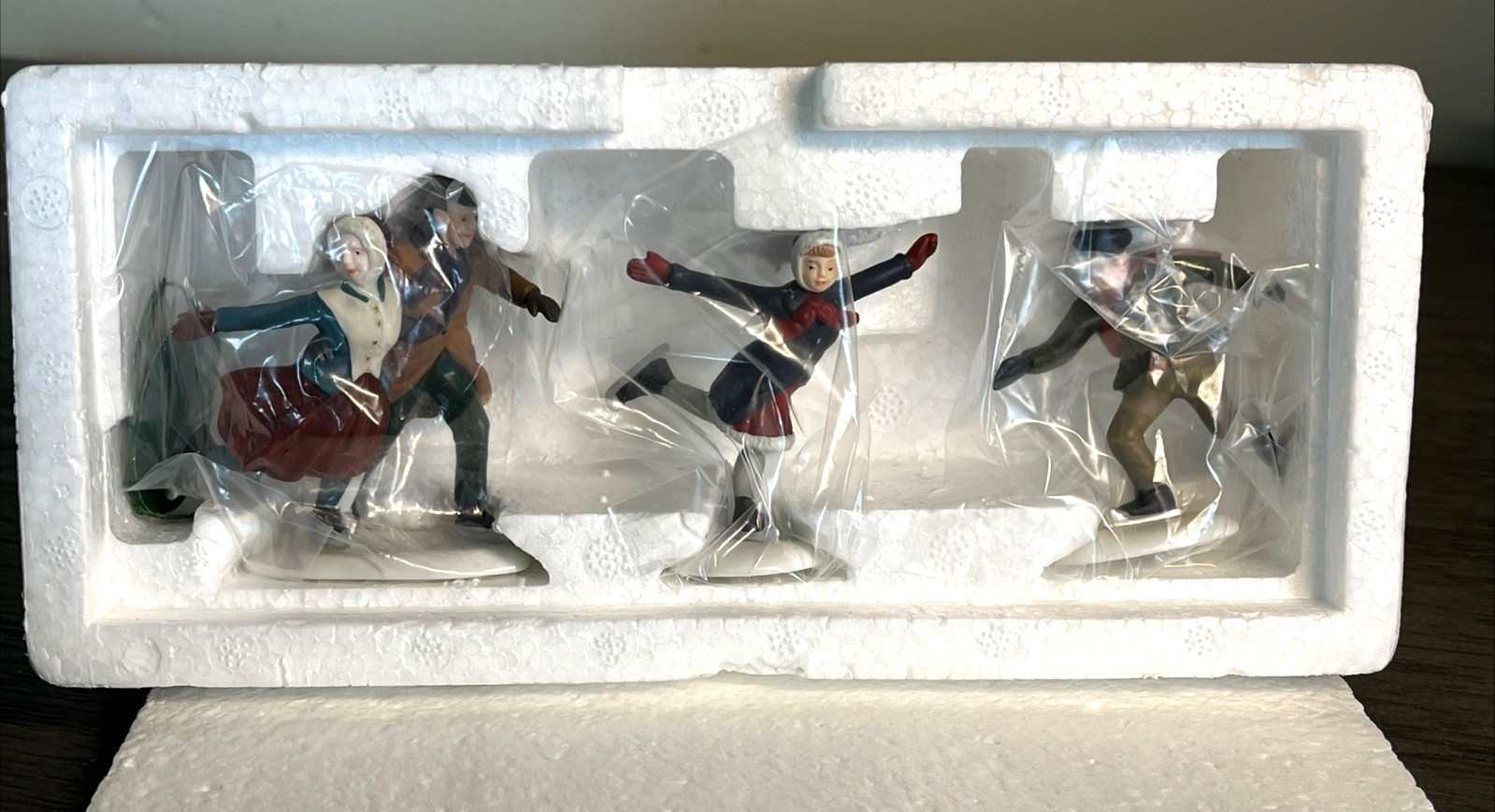 Dept 56 Heritage Village Collection "SKATING PARTY" 5523-9 Set Of 3 In Box