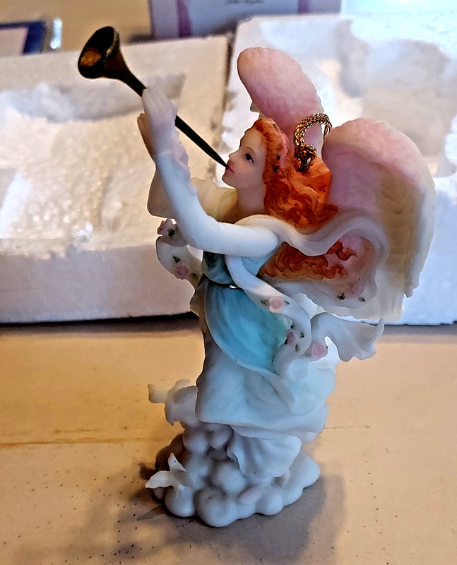 Seraphin Classics Annalisa Angel Figurine by Roman 81510 Heaven on Earth-NIB