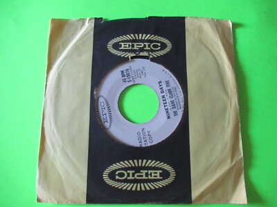THE DAVE CLARK FIVE NINETEEN DAYS / SITTING HERE BABY  45 7''