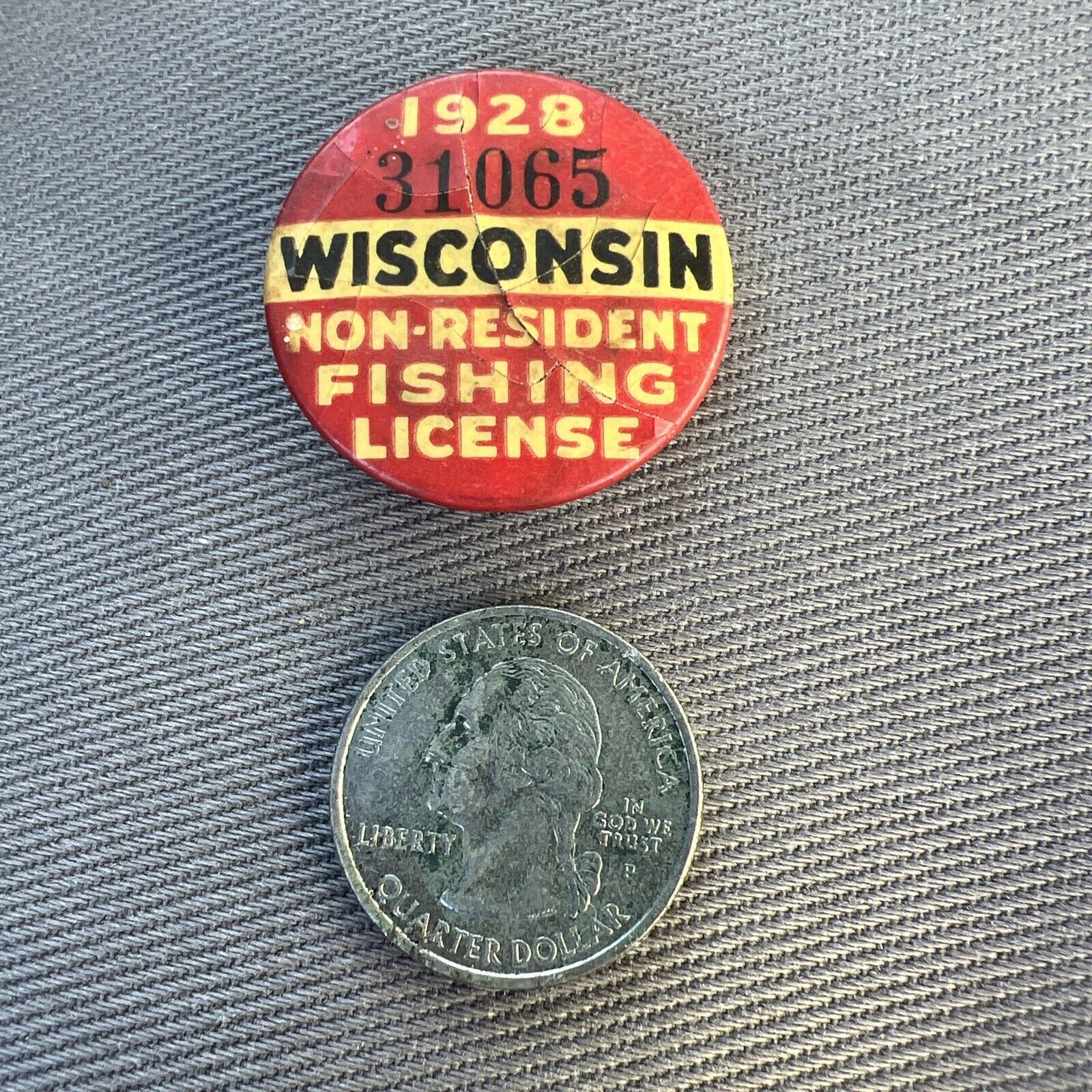 1928 Wisconsin Non-Resident Fishing License Button #31065