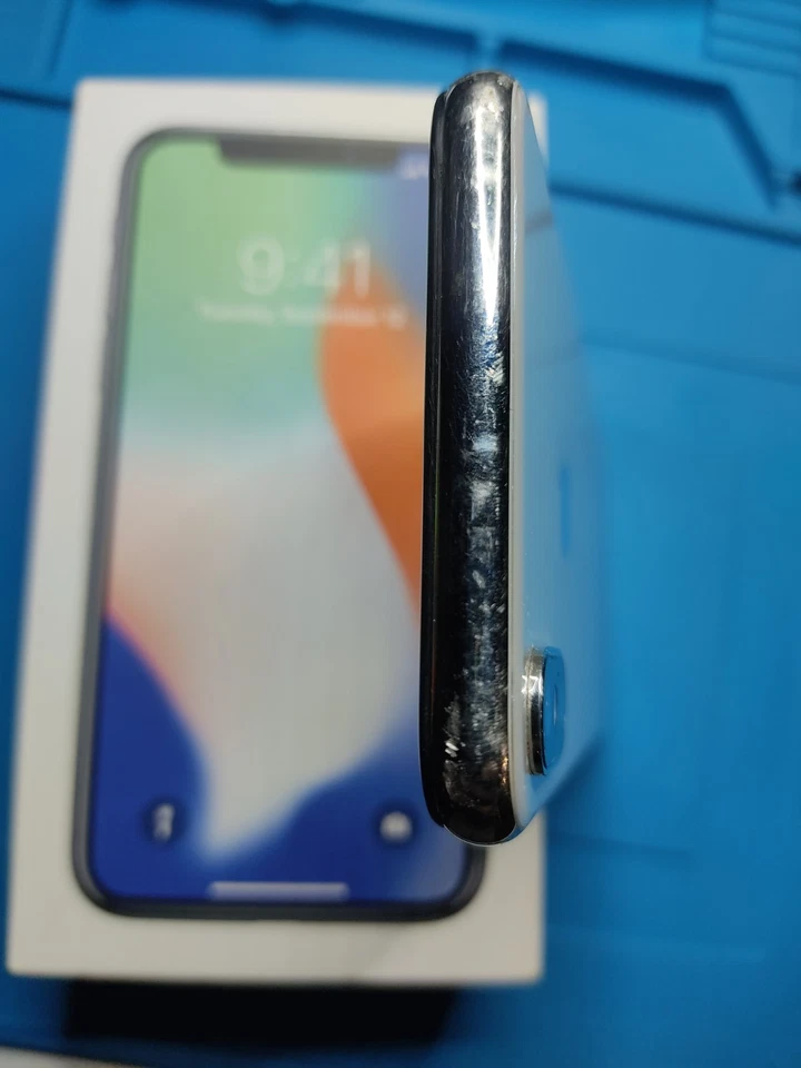 Apple iPhone X 256GB Bianco - Immagine 3 di 4