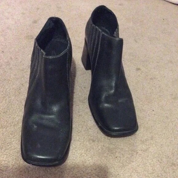 Comfortable Classic Leather CLARKS Block Heel Mid… - image 9