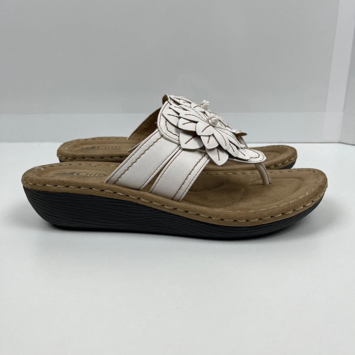 CLIFFS BY WHITE MOUNTAIN Women s C130952 COVE White Floral Sandal Size 8.5M